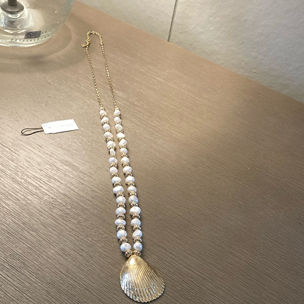 Talbots “beachy beads” Gold and White Seashell Pendant Necklace with Beads - Picture 9 of 9